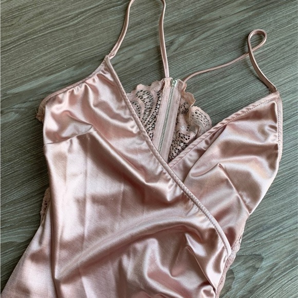 Dress - Picture 2 of 5